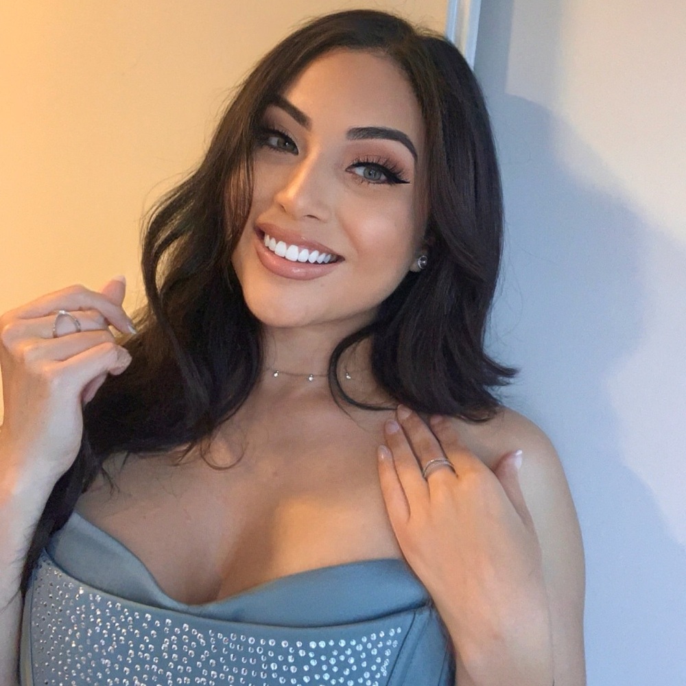 MEET YOUR SELLER💕 - Picture 3 of 7